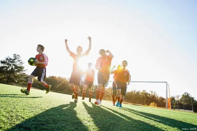 意甲联赛焦点战：尤文图斯险胜罗马